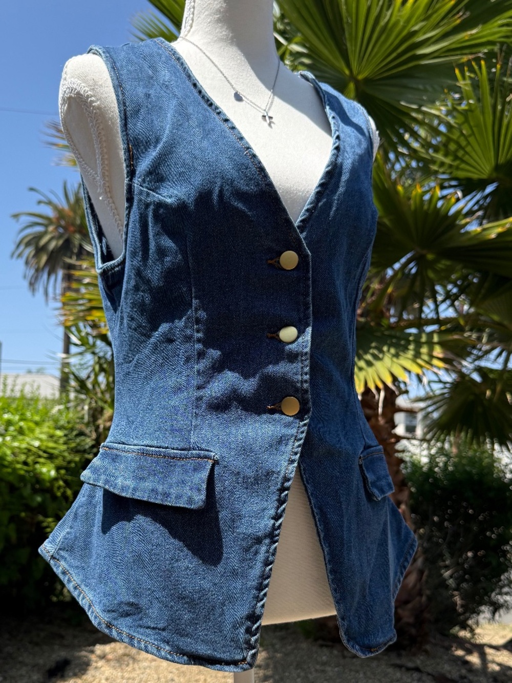 VIGOSS Denim Vest Top Women’s Medium Dark Wash Button Front Sleeveless Peplum Ve